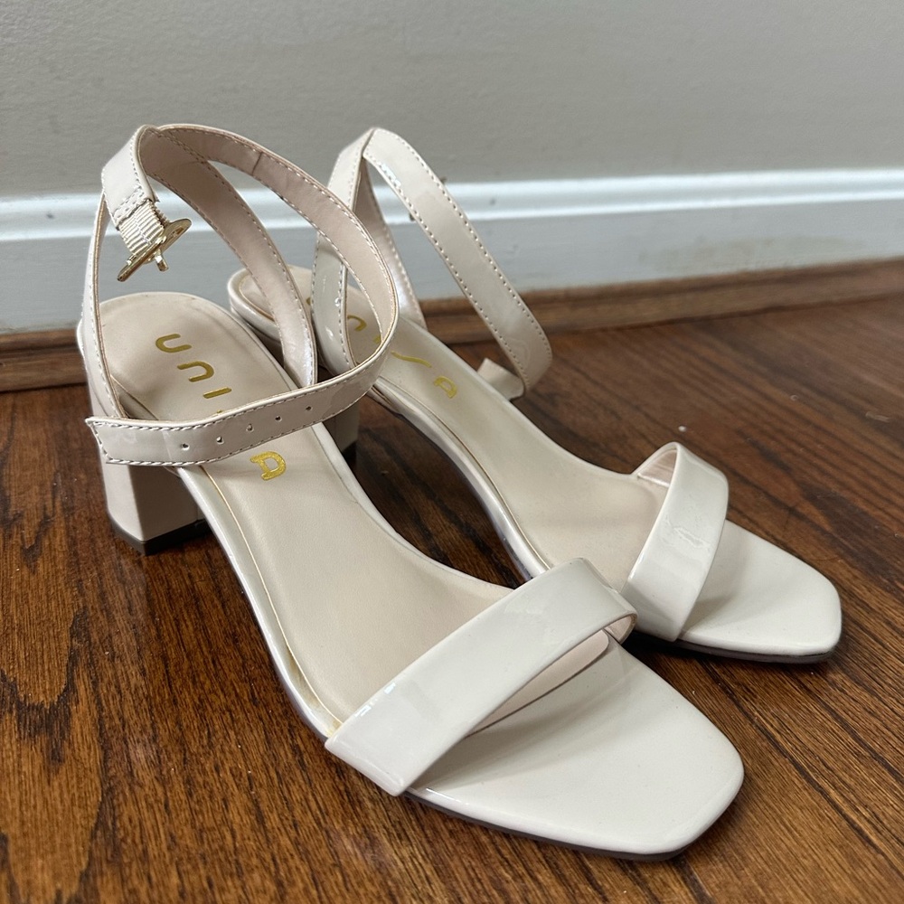 Unisa Travis2 Nude Patent Block Heel Sandals – Ankle Strap Heels Size 7.5M